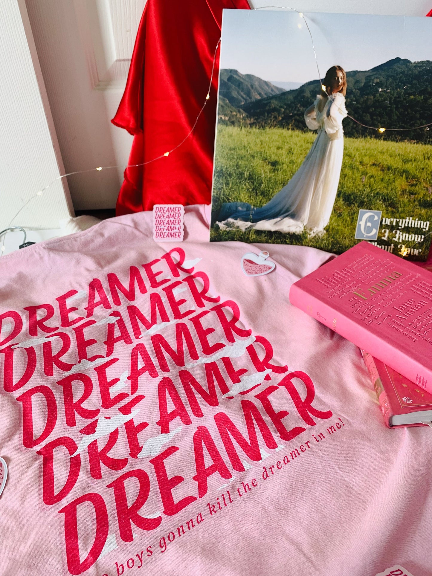 Laufey Dreamer tee